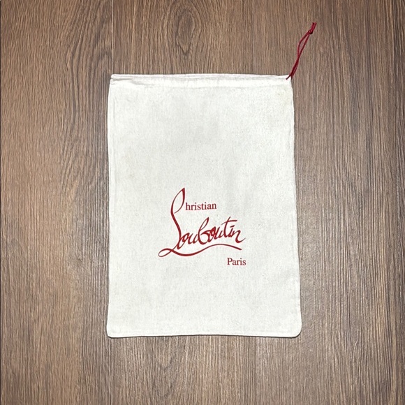 🔥🔥🔥Christian Louboutin Cream Dust Bag🔥🔥🔥 - Picture 1 of 4